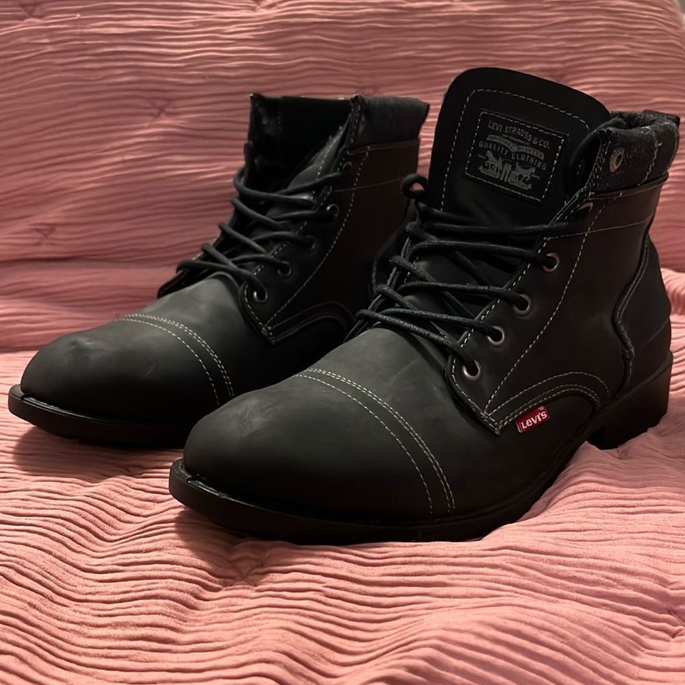 Black levi's boots